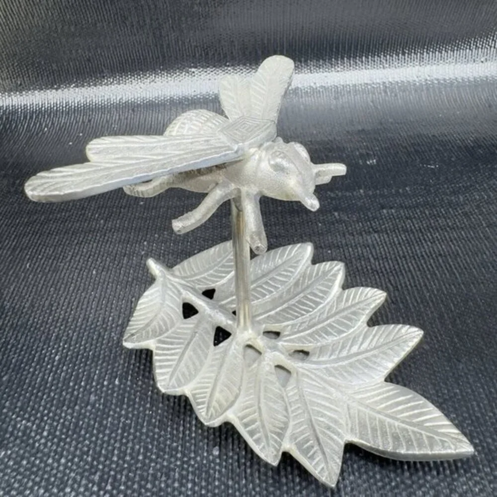 Vintage Queen Bee Wall Having Wall Decor Metal Wall Art Set 2 Bee On Leafs Decor